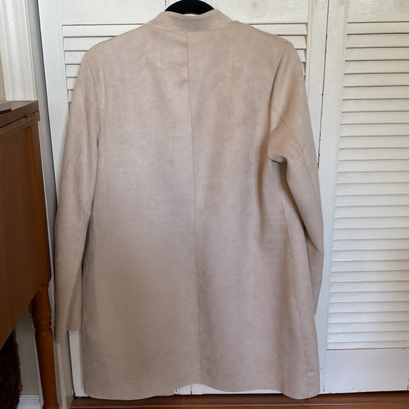 Soft Cream Blazer - Picture 3 of 4